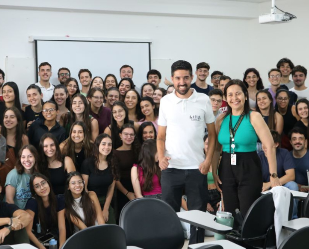 Ciclista que superou a tetraplegia realiza palestra para acadmicos de Medicina